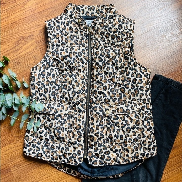 Crown & Ivy Size L Leopard print Vest - Picture 1 of 3